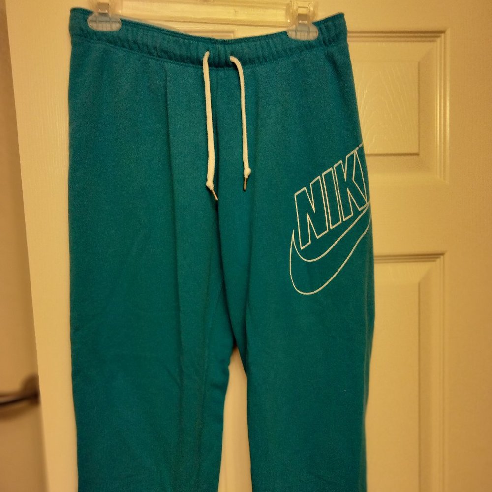 Women's Nike Sportswear Turquoise Capri Sweatpants – Medium